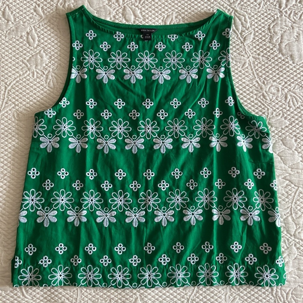 NWOT Ann Taylor Embroidered Kelly Green Top - Picture 4 of 8